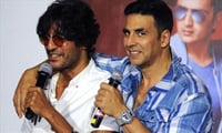 Akshay Kumar gives witty reply to Chunky Panday; proves he's hilarious